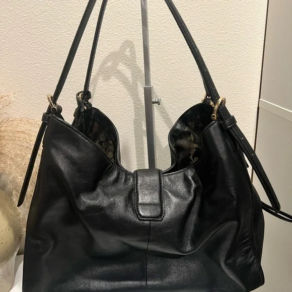Coach Black Shoulder Bag - Picture 2 of 8